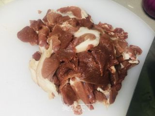 孜然羊肉的做法步骤：1