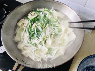 油泼裤带面的做法步骤：2