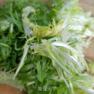 苦菊拌煎带鱼的做法步骤：2