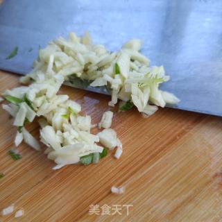 苦菊拌煎带鱼的做法步骤：3