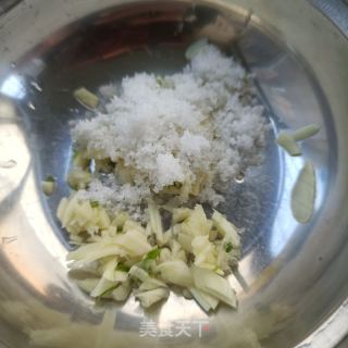 苦菊拌煎带鱼的做法步骤：4
