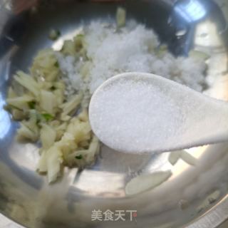 苦菊拌煎带鱼的做法步骤：5