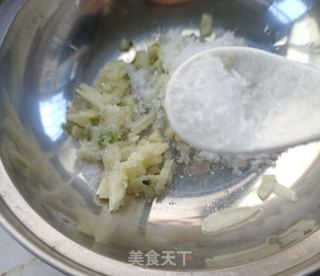 苦菊拌煎带鱼的做法步骤：6