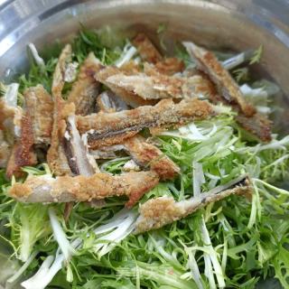 苦菊拌煎带鱼的做法步骤：10