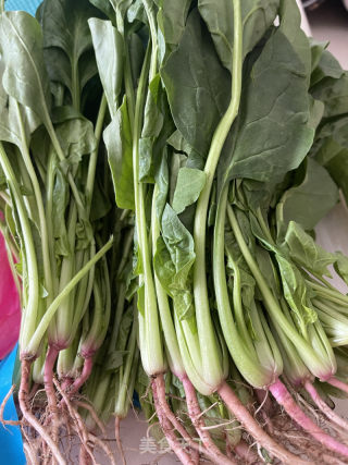 菠菜炒鸡蛋的做法步骤：1