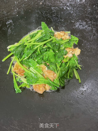 菠菜炒鸡蛋的做法步骤：9