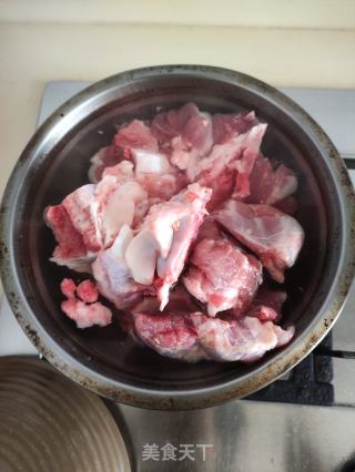 天麻红枣枸杞猪骨汤的做法步骤：4