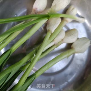 蒜苗炒豆干的做法步骤：1