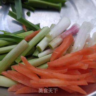 蒜苗炒豆干的做法步骤：3