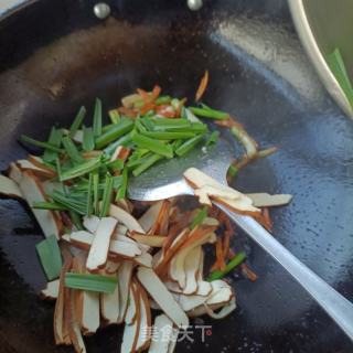 蒜苗炒豆干的做法步骤：8