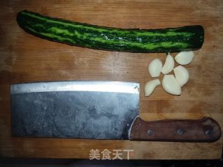凉拌刀拍黄瓜的做法步骤：1