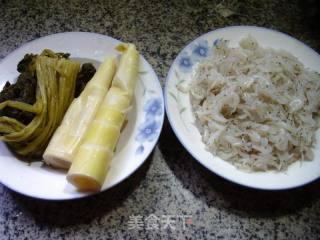 咸菜笋尖炒白虾米的做法步骤：1