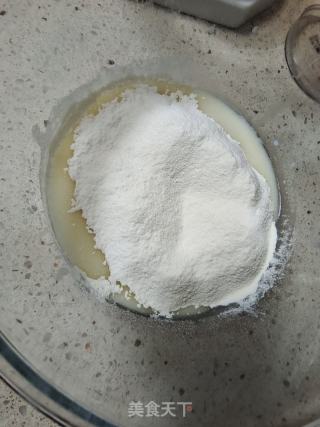 8寸戚风蛋糕胚的做法步骤：1