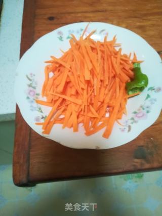 胡萝卜丝炒豆角的做法步骤：2