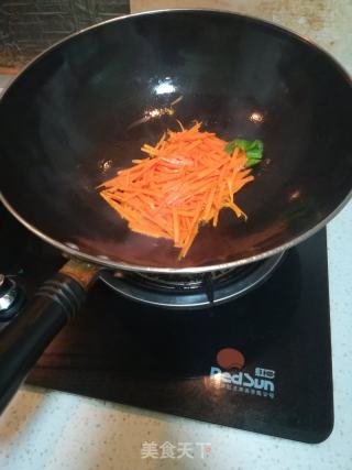胡萝卜丝炒豆角的做法步骤：3