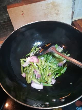 胡萝卜丝炒豆角的做法步骤：4