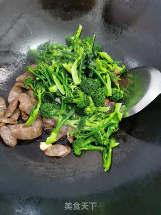 腊肠炒西兰花的做法步骤：9
