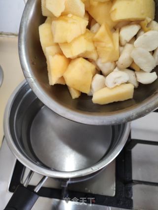马蹄苹果肉片汤的做法步骤：4