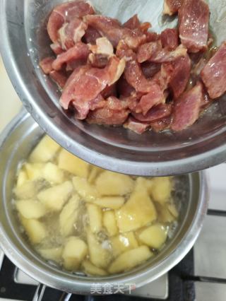 马蹄苹果肉片汤的做法步骤：5