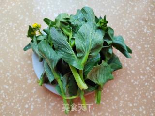 白灼菜心的做法步骤：1