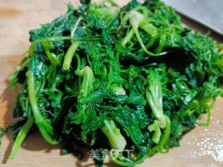 荠菜猪肉饺子的做法步骤：2