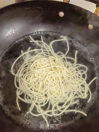 肉酱面的做法步骤：1