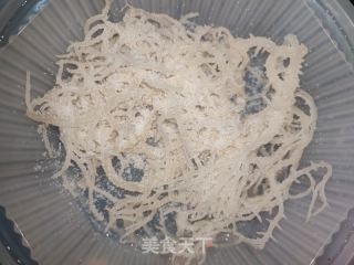 老干妈红油拌凉皮的做法步骤：1