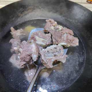牛排骨萝卜汤的做法步骤：3