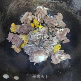 牛排骨萝卜汤的做法步骤：7