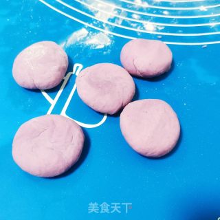 紫薯玫瑰花馒头的做法步骤：3