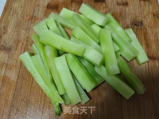 木耳炒莴笋的做法步骤：4