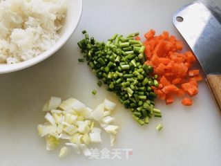 酱油炒饭的做法步骤：1