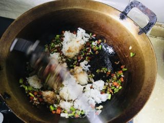 酱油炒饭的做法步骤：7