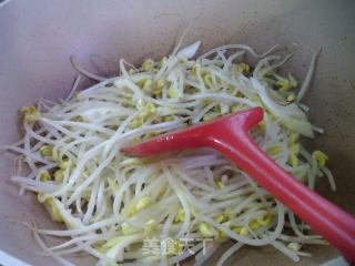 笋尖炒黄豆芽的做法步骤：3