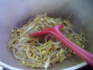 笋尖炒黄豆芽的做法步骤：7