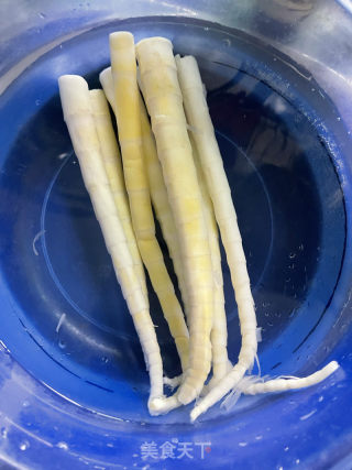 小竹笋炒牛肉的做法步骤：4