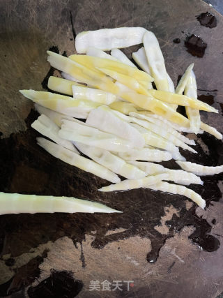 小竹笋炒牛肉的做法步骤：5