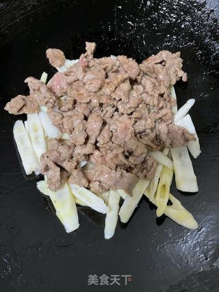 小竹笋炒牛肉的做法步骤：8