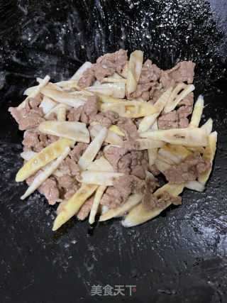 小竹笋炒牛肉的做法步骤：11