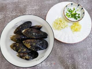 不加一滴水，鲜嫩好吃的蘸汁贻贝的做法步骤：2