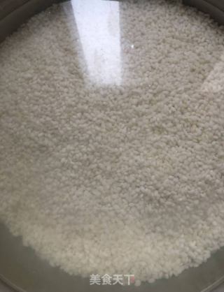 腊肉糯米丸子的做法步骤：1