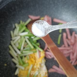 火腿肠乌鸡蛋炒韭菜的做法步骤：8