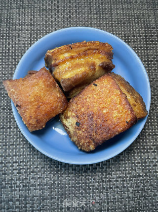 红烧扣肉的做法步骤：1