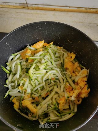 鸡蛋炒嫩南瓜的做法步骤：6