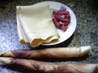 瘦肉丝雷笋炒千张的做法步骤：1
