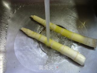瘦肉丝雷笋炒千张的做法步骤：2