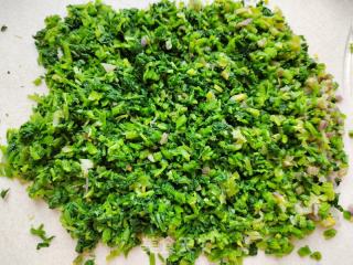芹菜冬笋鲜肉包的做法步骤：5