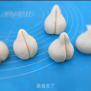 寿桃豆沙包的做法步骤：5
