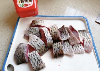 砂锅焗鱼块的做法步骤：1
