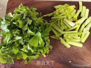 拌芹菜的做法步骤：2